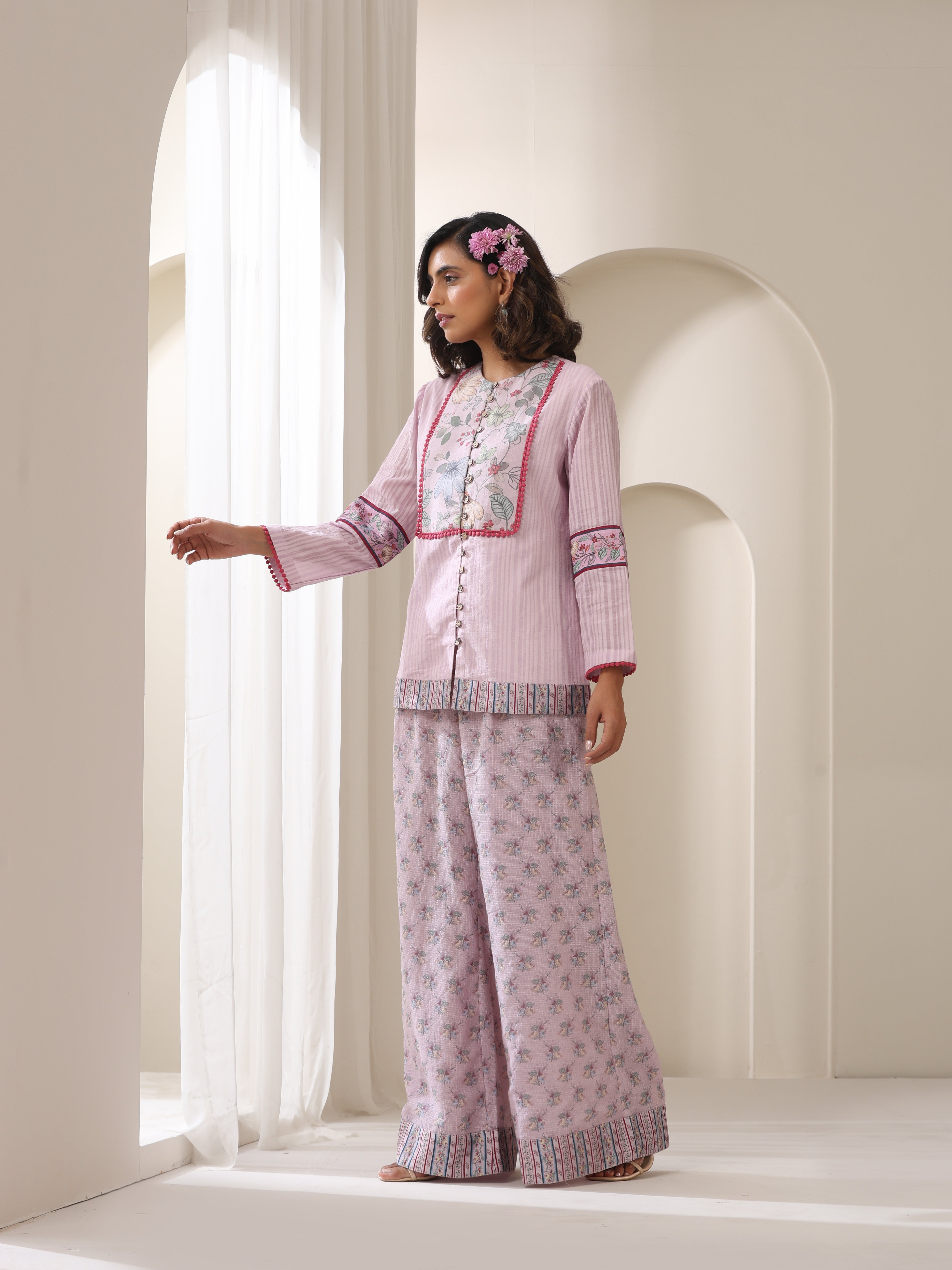 GULBAHAR SHORT SHRUG WITH BOOTI PRINT PLAZO AND INNER