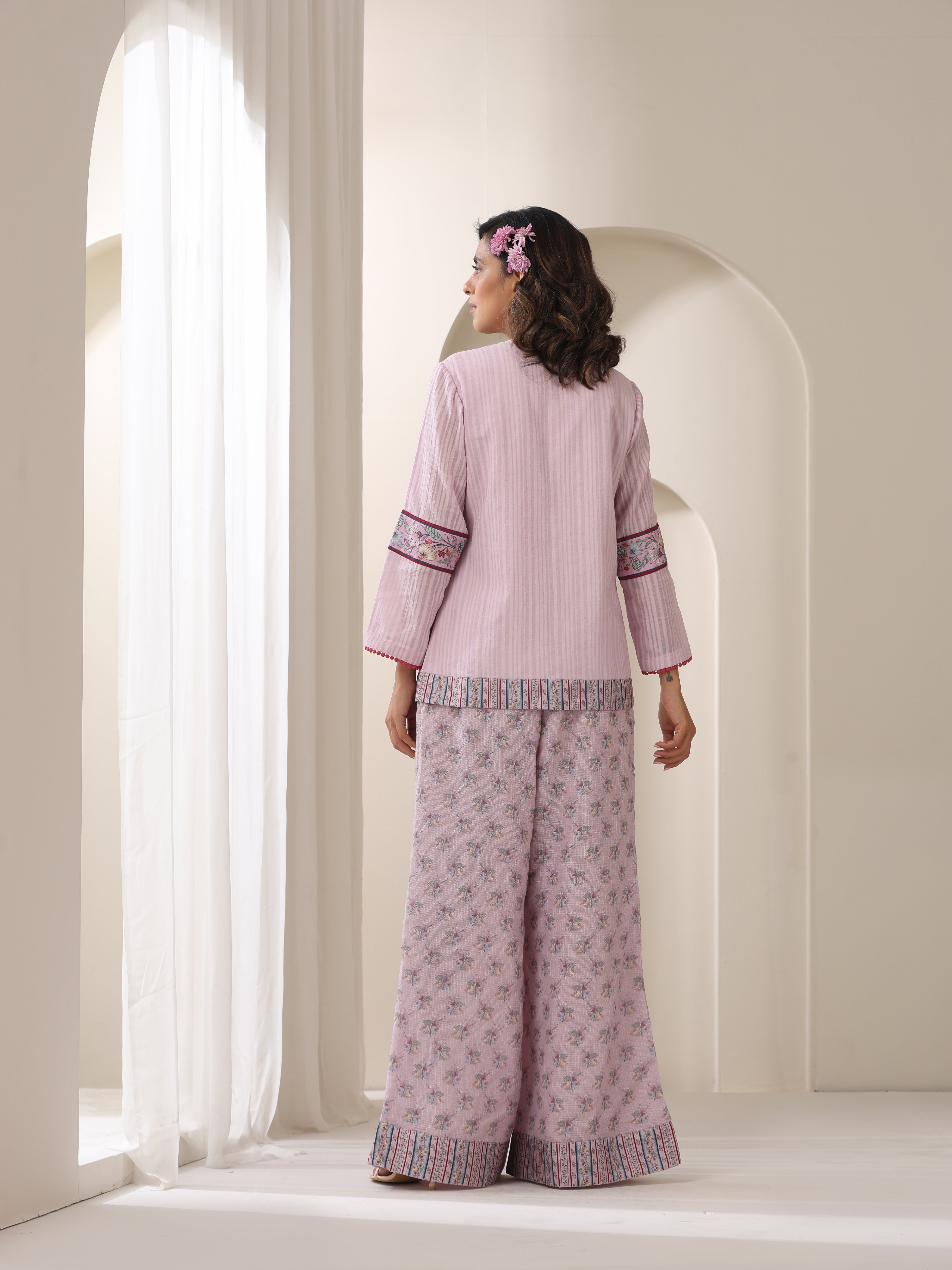 GULBAHAR SHORT SHRUG WITH BOOTI PRINT PLAZO AND INNER