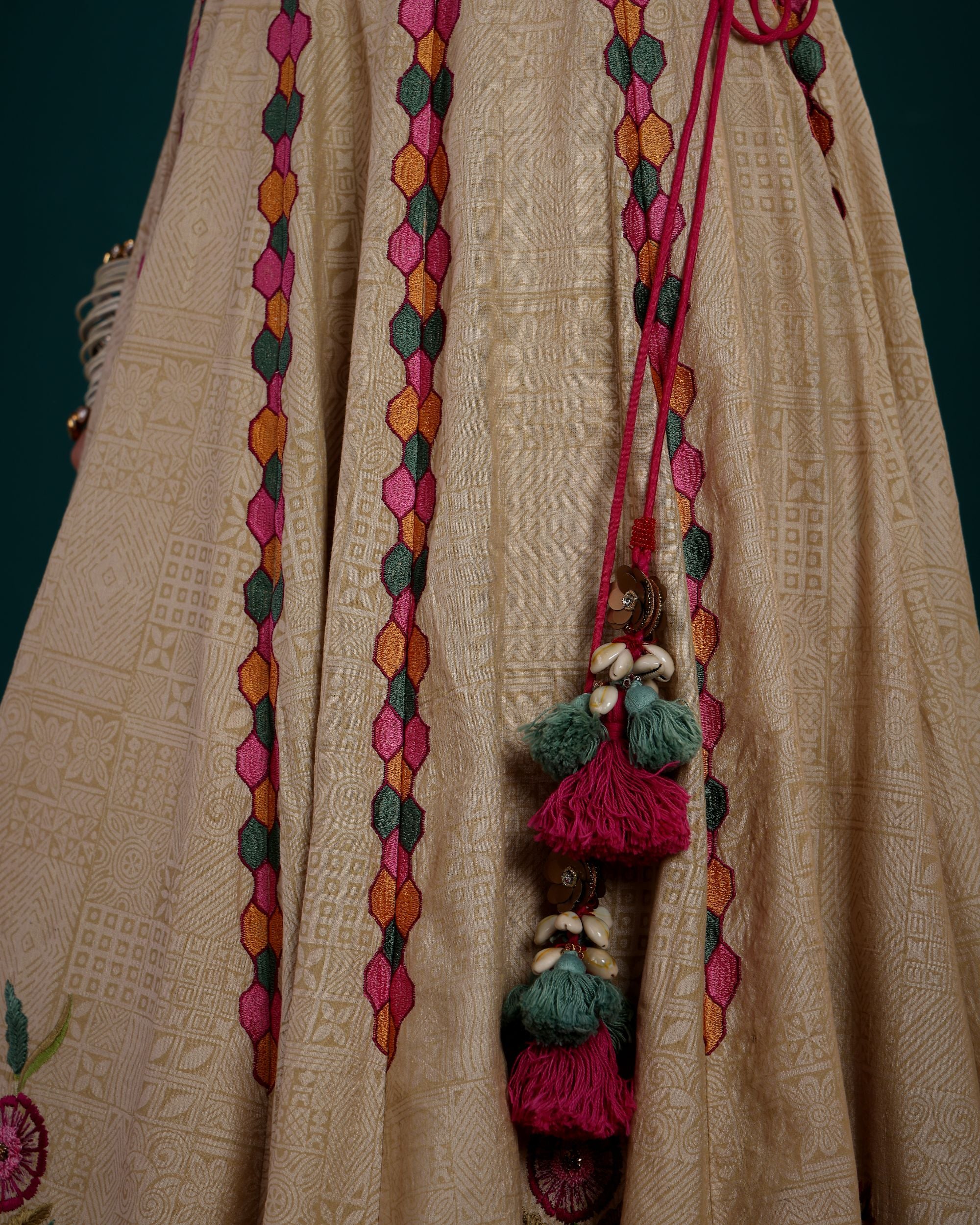 KALI EMBROIDERED LEHANGA WITH SLEEVLESS BLOUSE & KOTA DUPATTA