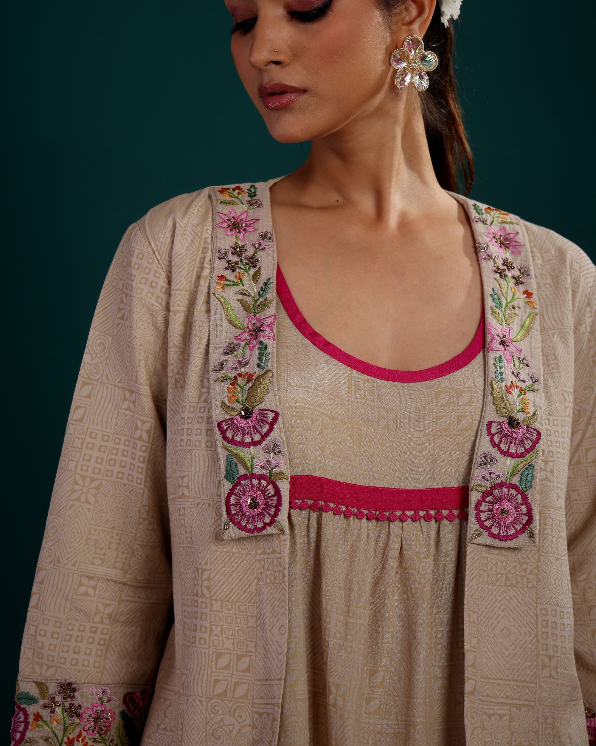 EMBROIDERED SHORT JACKET WITH SHORT DRESS