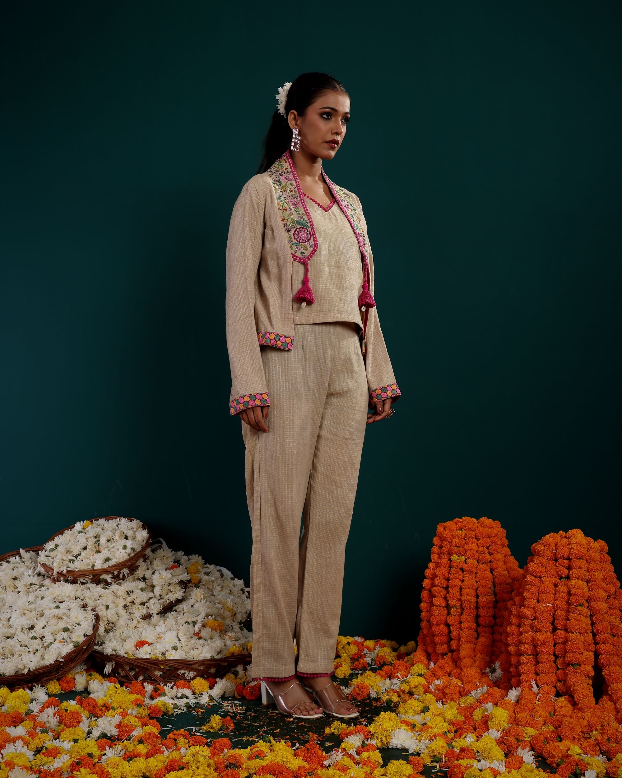 EMBROIDERED AND TASSEL COLLOR SHRUG WITH INNER & PLAZZO