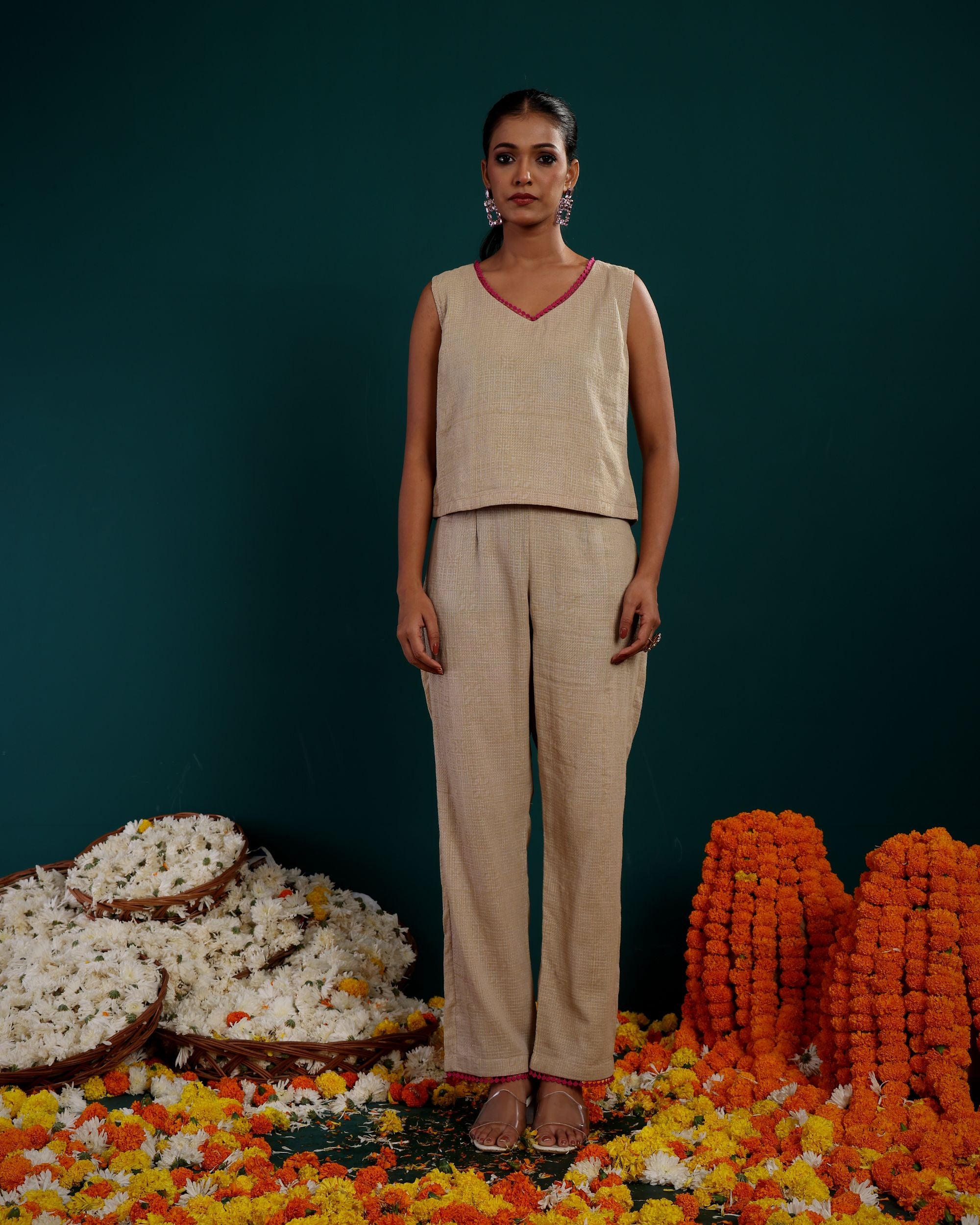 EMBROIDERED AND TASSEL COLLOR SHRUG WITH INNER & PLAZZO