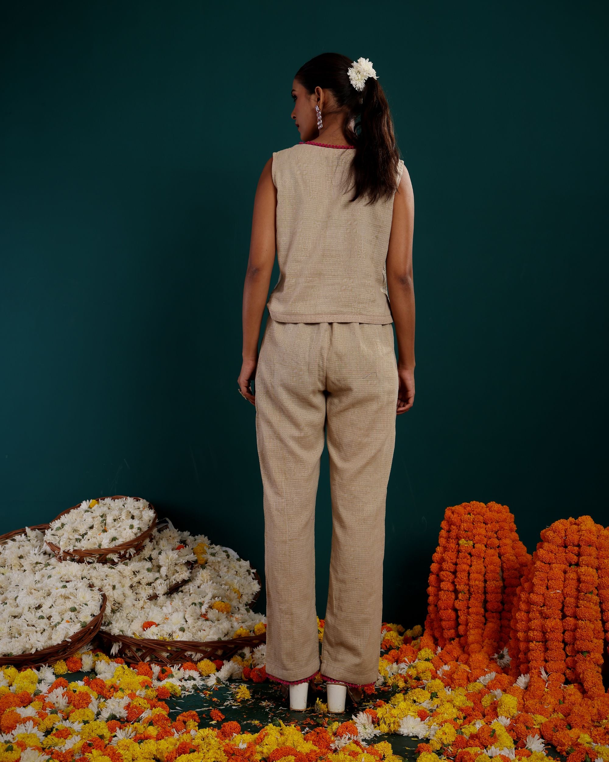 EMBROIDERED AND TASSEL COLLOR SHRUG WITH INNER & PLAZZO