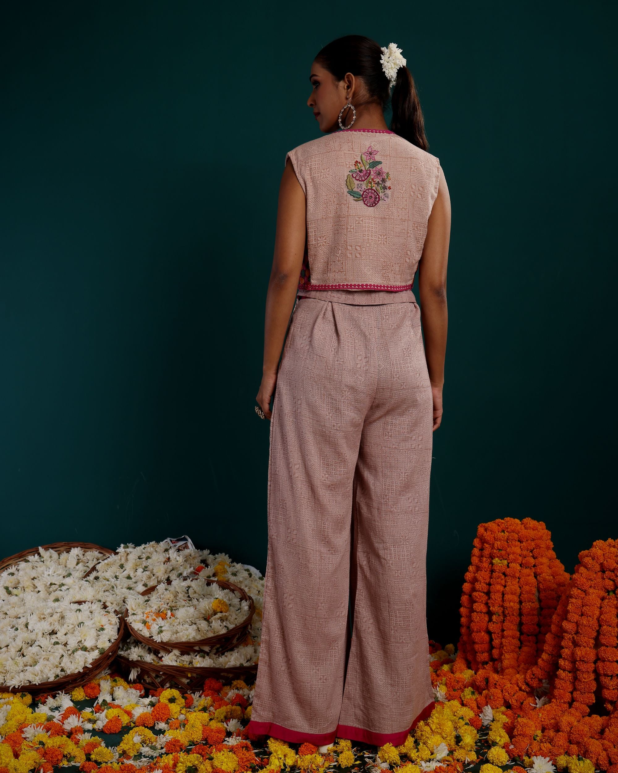 HEAVY EMBROIDERED SHORT SLEEVLESS JACKET WITH INNER & PLAZZO
