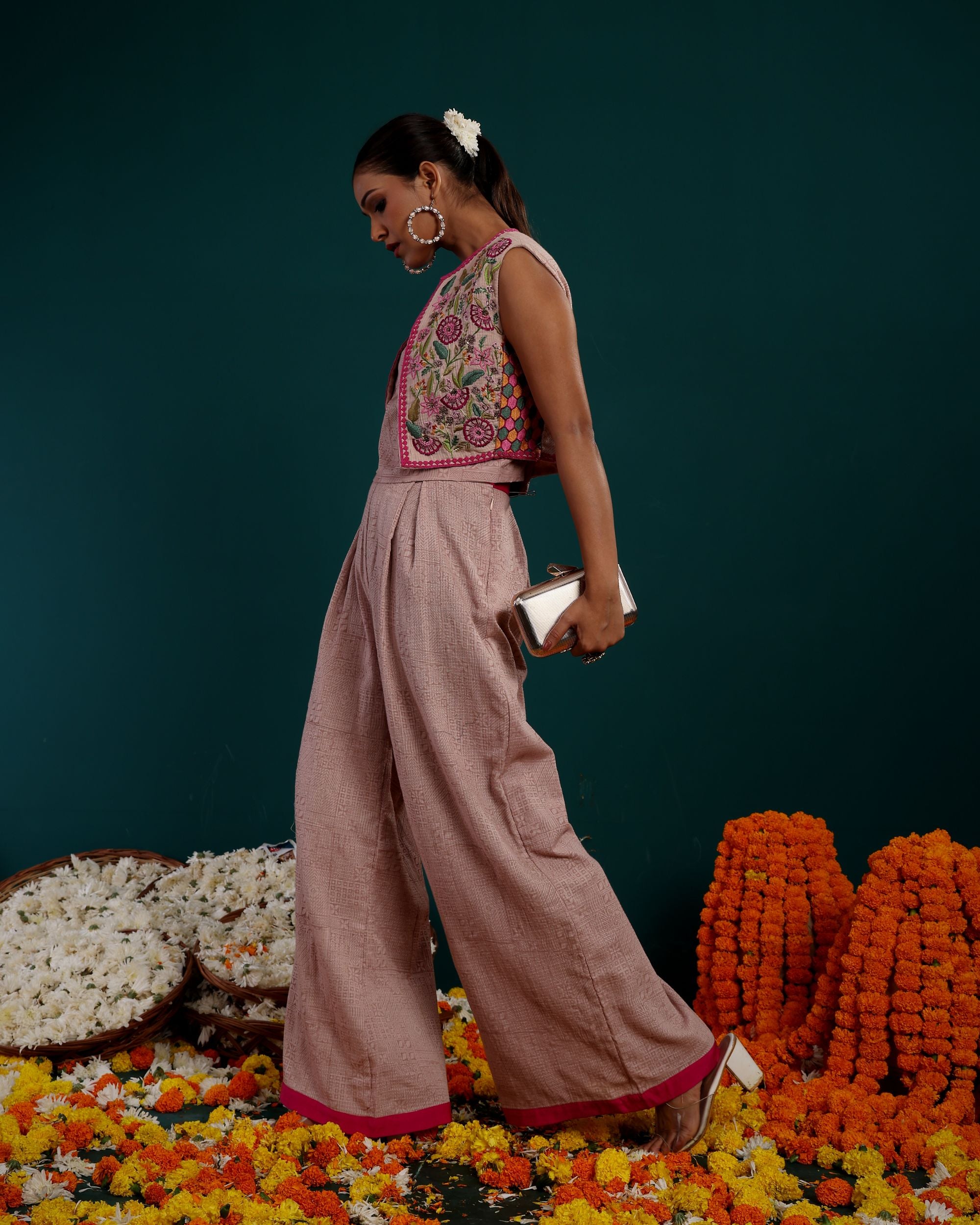 HEAVY EMBROIDERED SHORT SLEEVLESS JACKET WITH INNER & PLAZZO