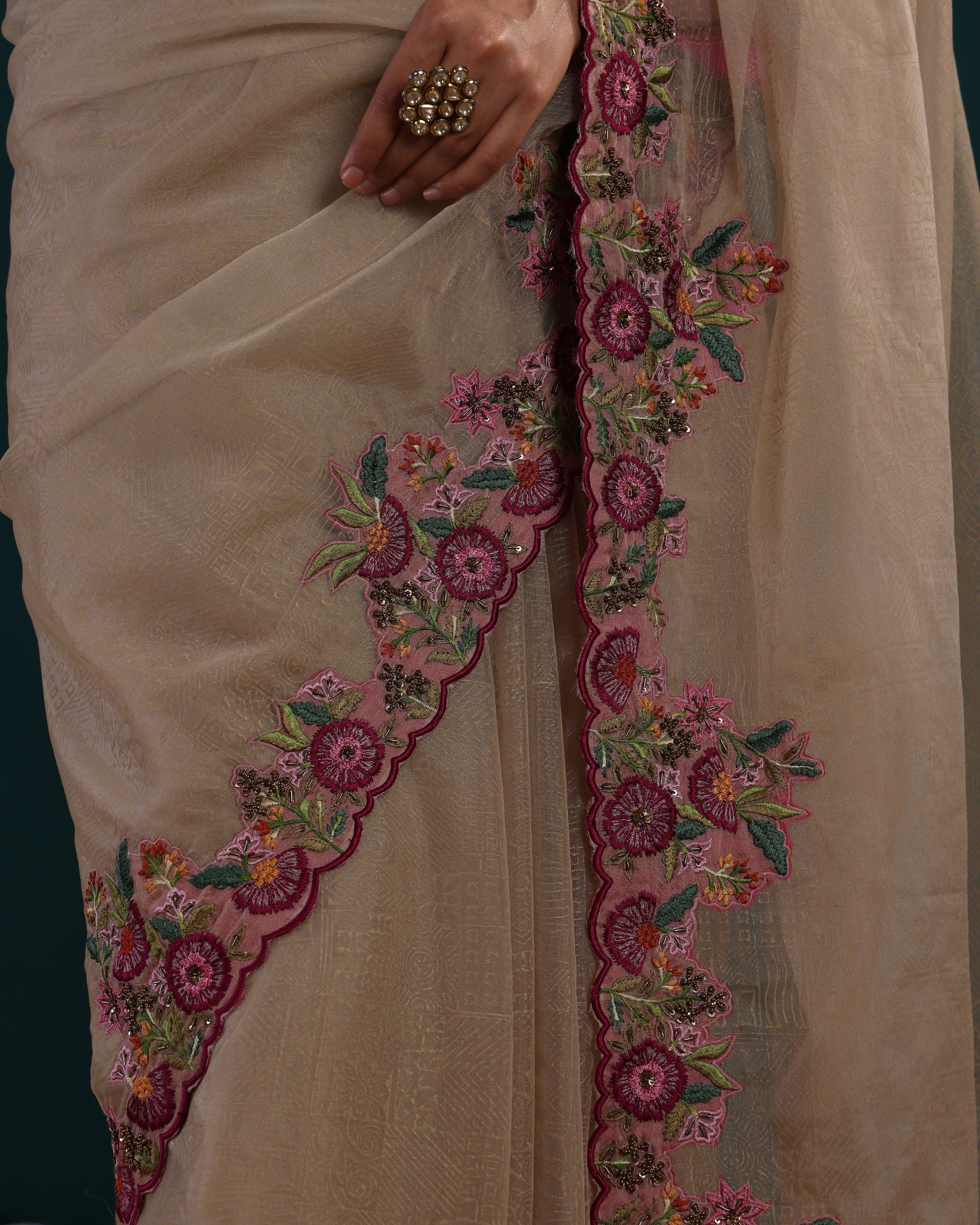 EMBROIDERY CUTWORK SAREE WITH COLLOR EMBROIDERED JACKET & INNER