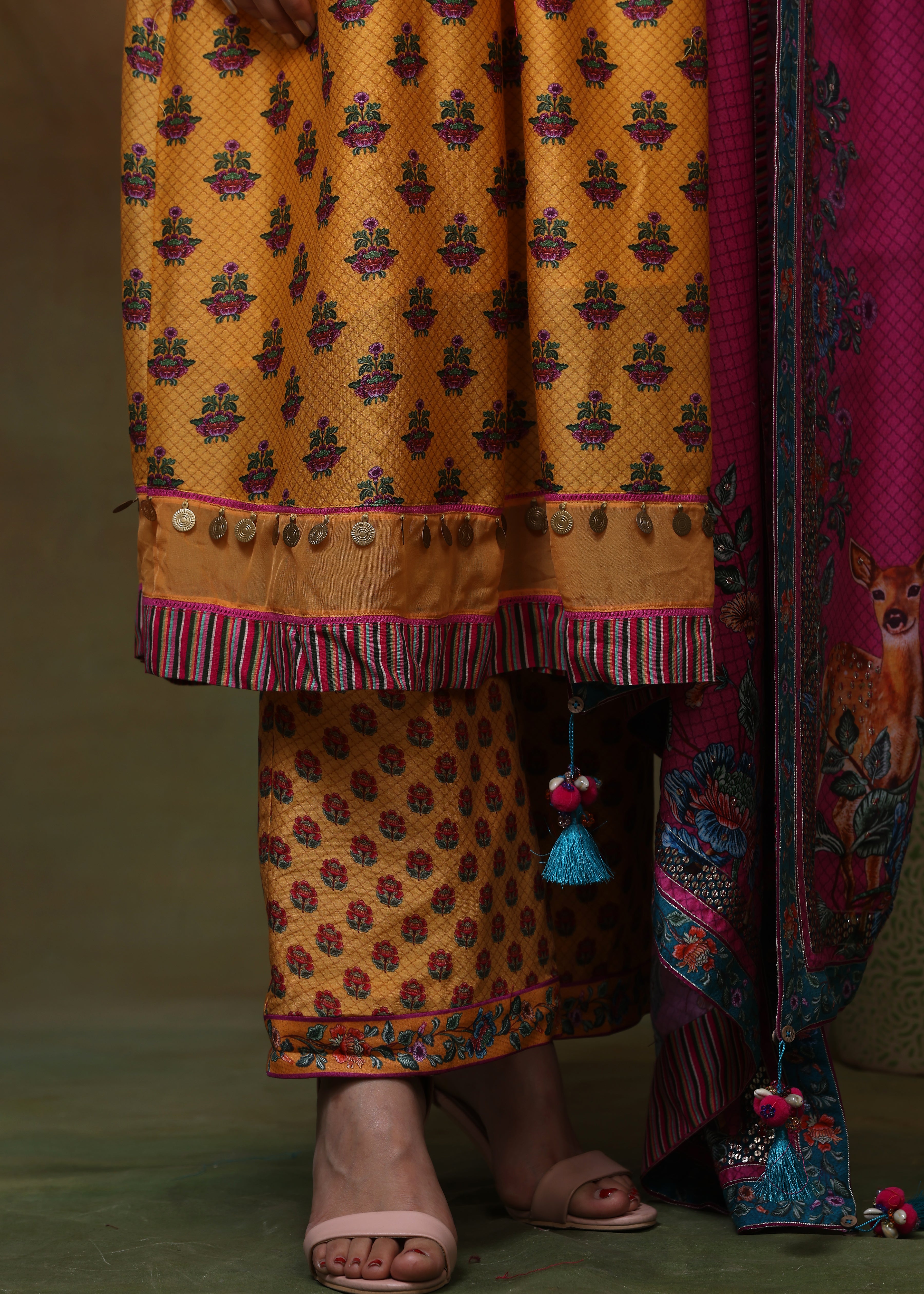 SWARN BOOTA KURTA SET